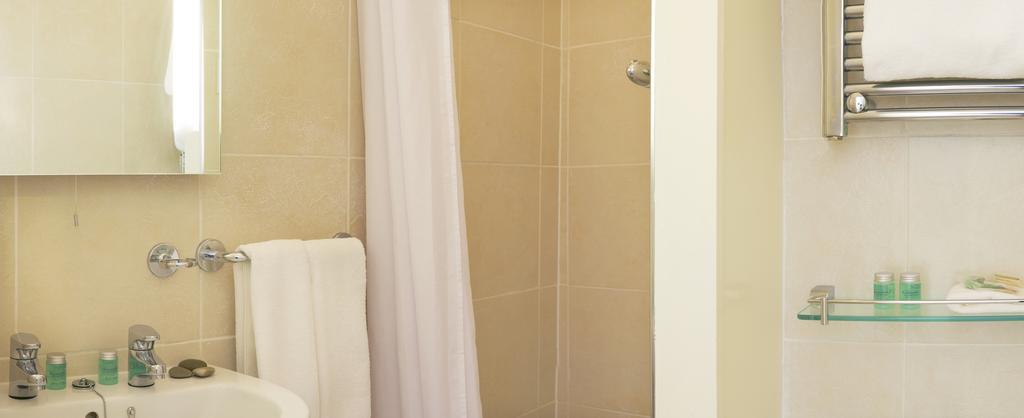 Howdale Scarborough Room photo